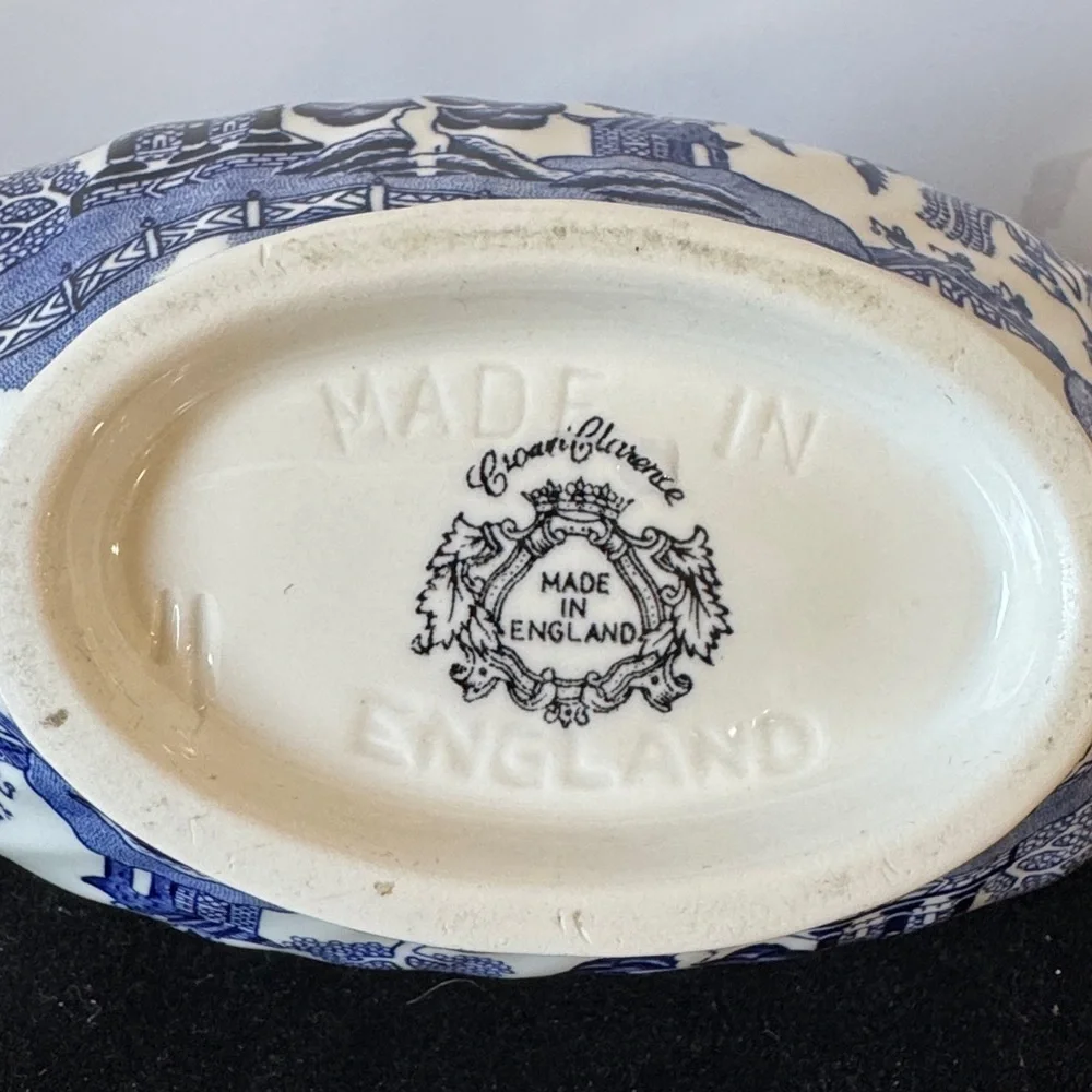 Vintage Churchill Blue Willow gravy boat.